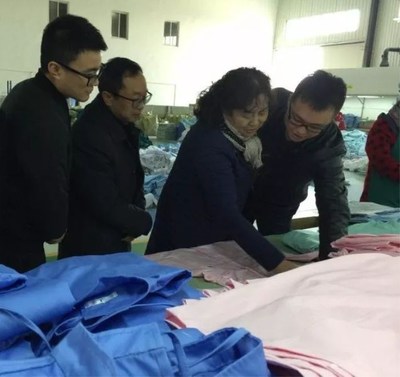 专业专心谋发展，携手共进谱新篇——杨会长深入恒达纺织走访调研医疗用品生产