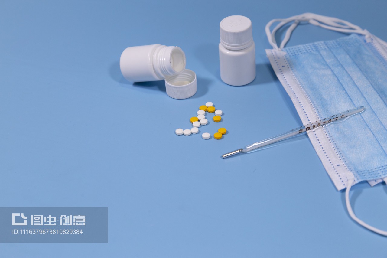 医疗用品的安全防护 口罩与注射器的关键作用